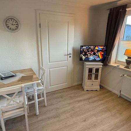 Ferienwohnung „Ole Karkenwech“ Husum-Roedemis Хузум Екстериор снимка